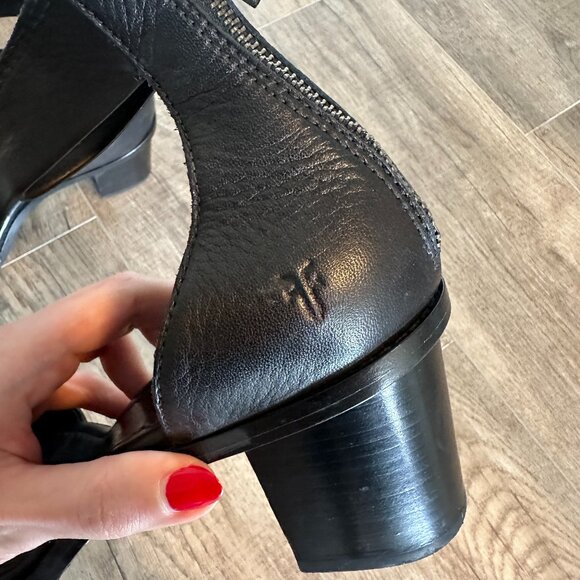 Frye Brielle Back Zip Sandal - Picture 11 of 15